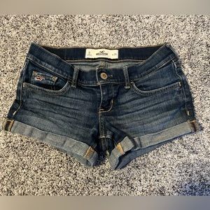 Hollister Short Jean Shorts. Size 0.